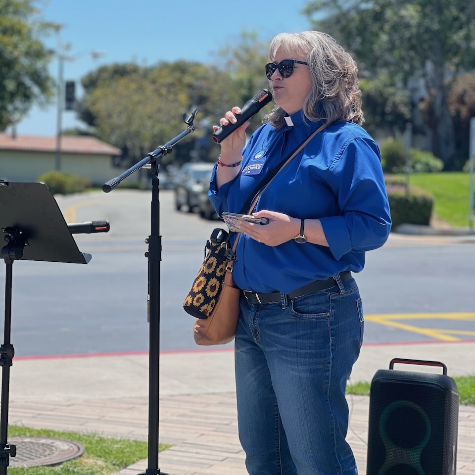 Rev. Rebecca Littlejohn speaking