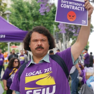LA County member holds up sign that shows how many days LA County members have been working without a contract.